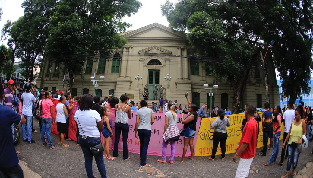 Manifestação em frente a prefeitura 