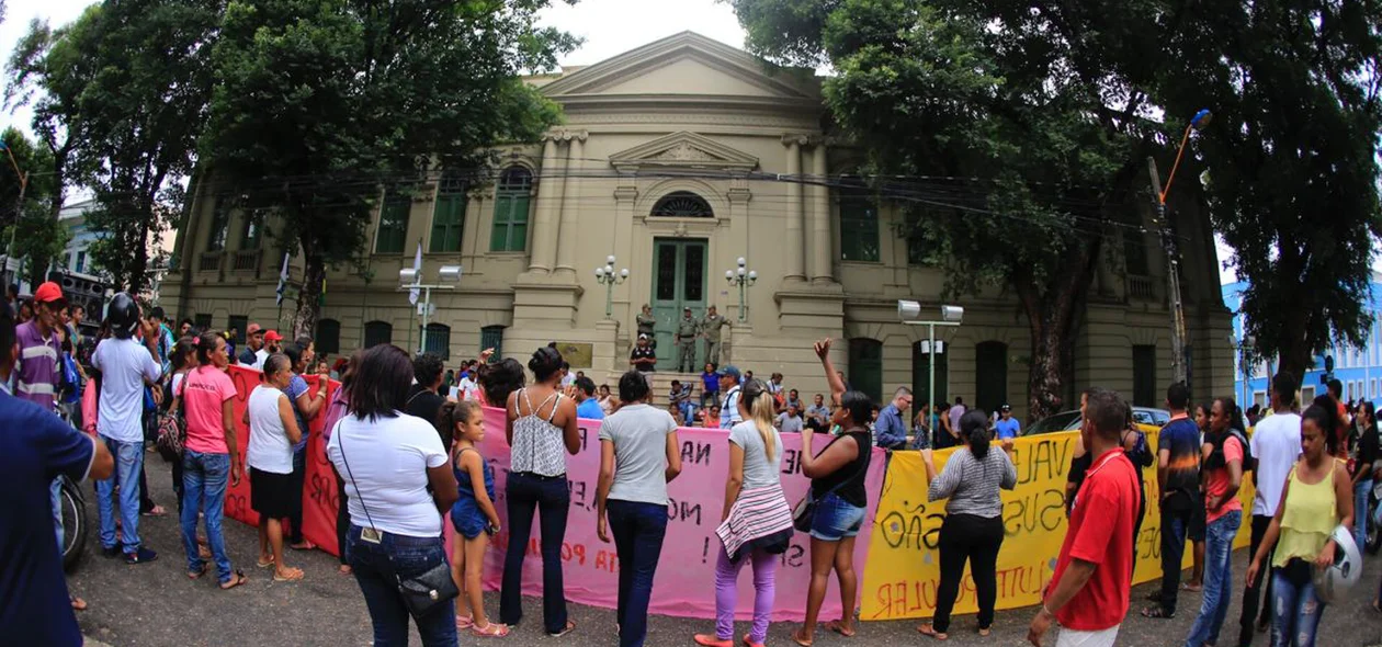 Manifestação em frente a prefeitura 