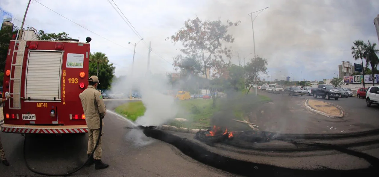 O trânsito ficou lento na Avenida Frei Serafim