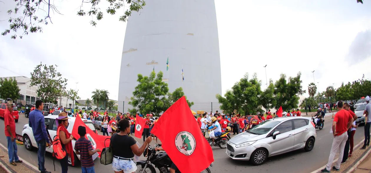 Manifestação na frente da Justiça Federal