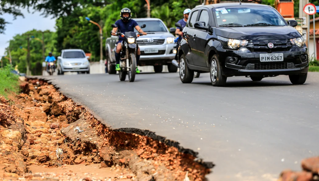Situação na avenida já provocou acidentes