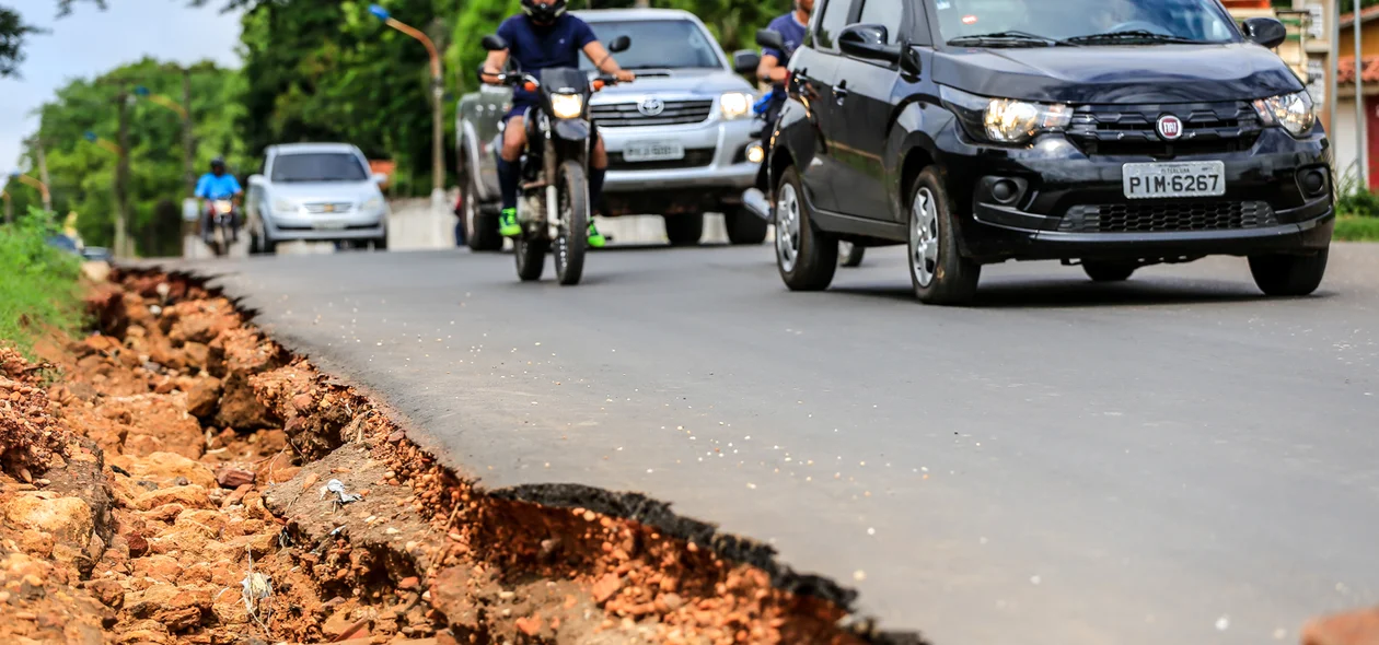 Situação na avenida já provocou acidentes