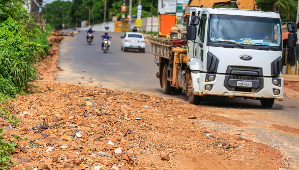 Tráfego na avenida está comprometido