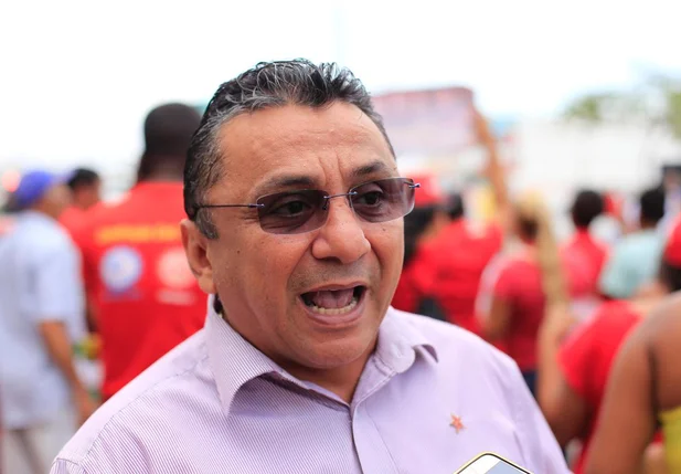 Vereador Dudu participando de ato em favor do ex-presidente Lula