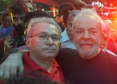 Assis Carvalho com o ex-presidente Lula em ato realizado na cidade de São Paulo