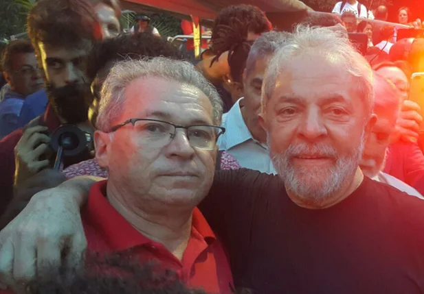 Assis Carvalho com o ex-presidente Lula em ato realizado na cidade de São Paulo