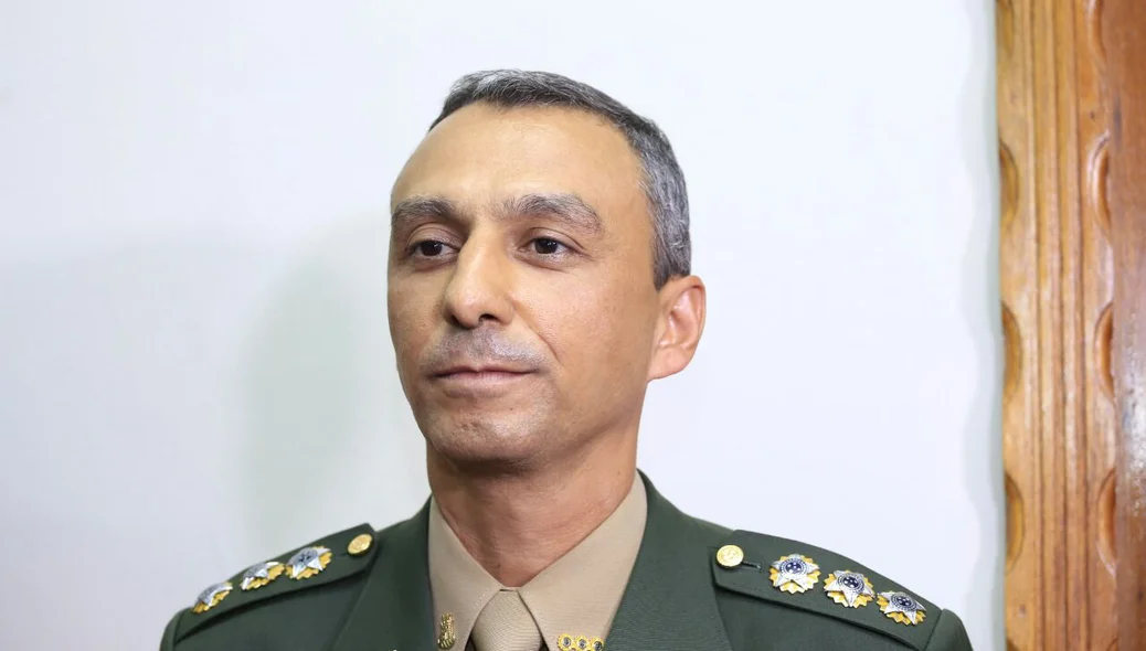 Coronel Alessandro deixa comando do 2º BEC