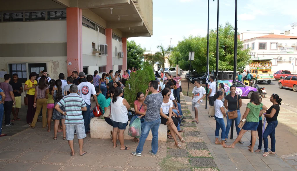 Protesto reuniu servidores da Saúde e Educação