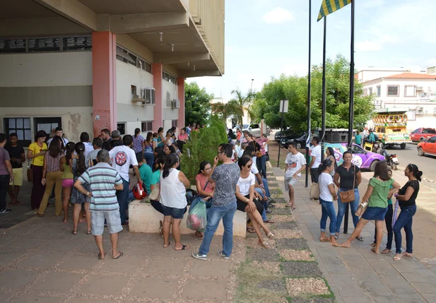 Protesto reuniu servidores da Saúde e Educação