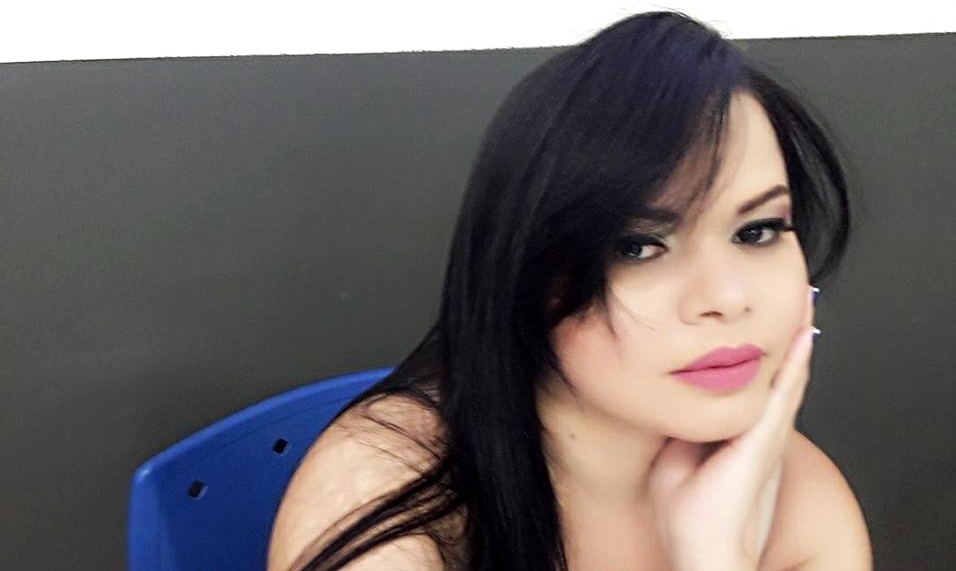 Recepcionista Cristiane Paz