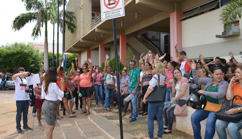 Servidores decidem paralisar atividades caso pagamento não saia