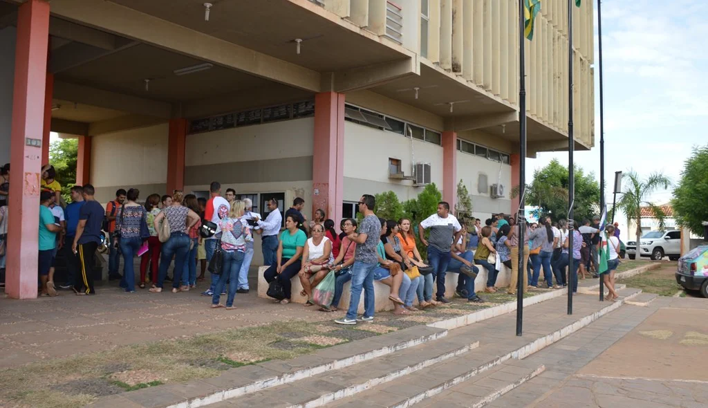 Servidores promovem novo protesto em frente a Prefeitura de Picos