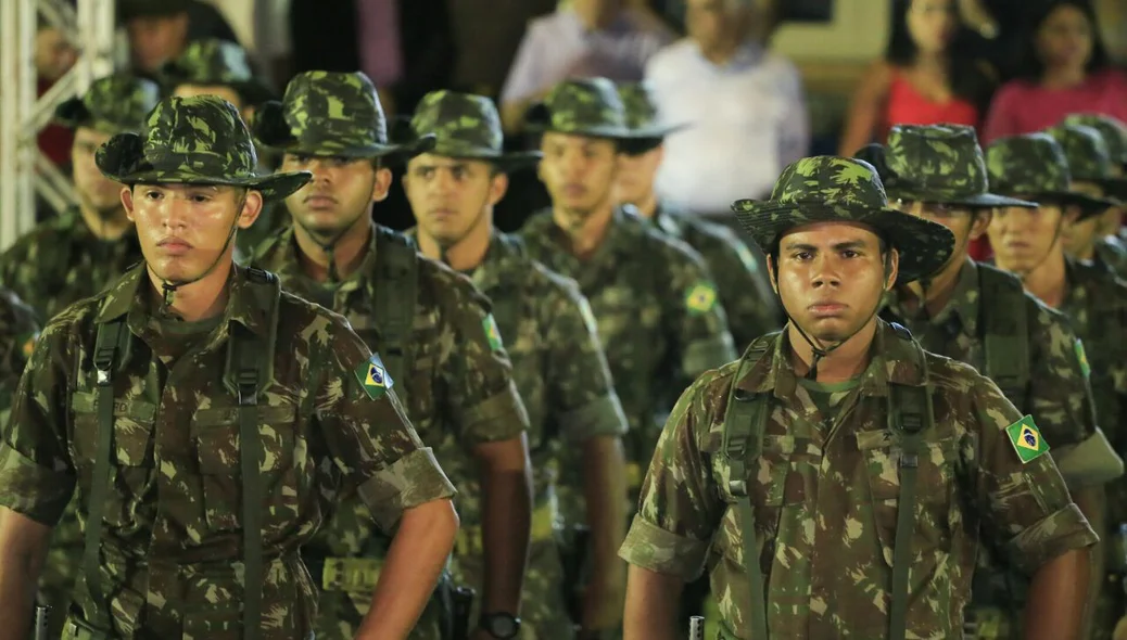 Soldados do 2º BEC