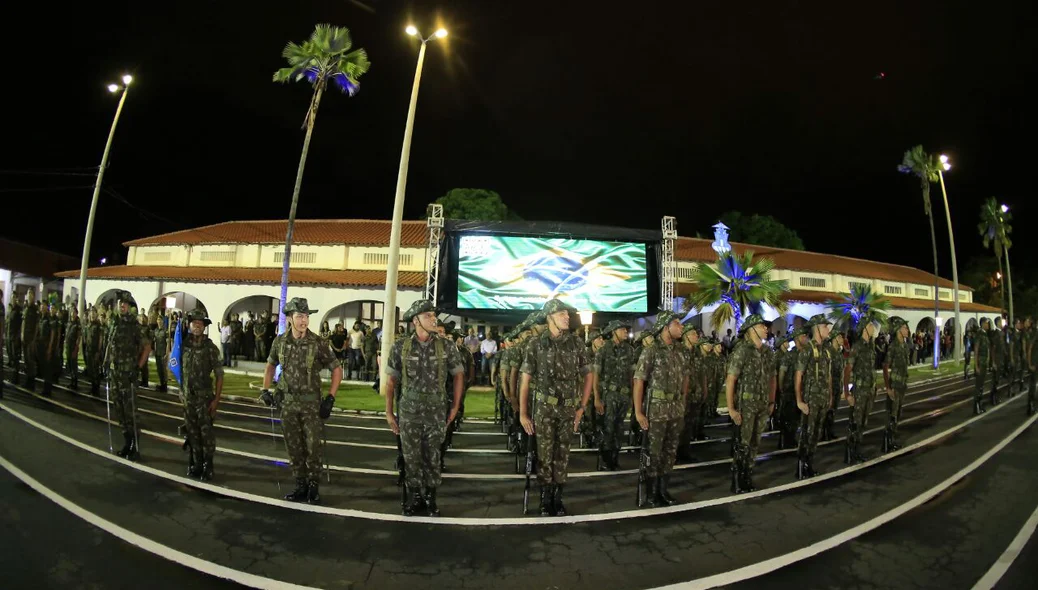 Soldados durante a solenidade