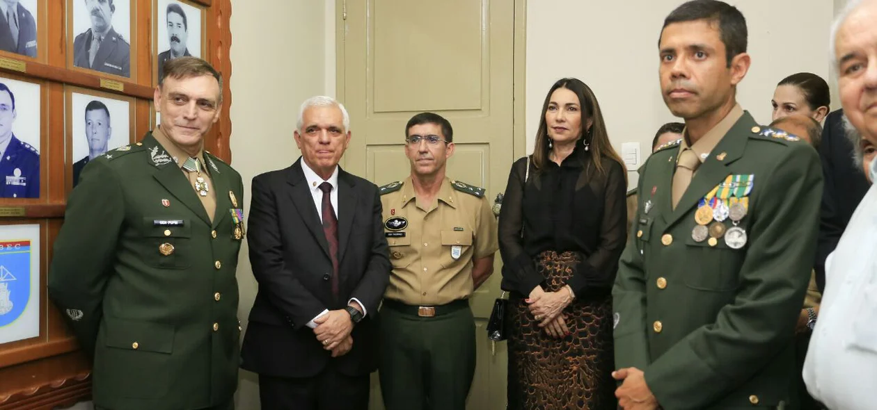 Solenidade de transmissão do comando do 2º BEC