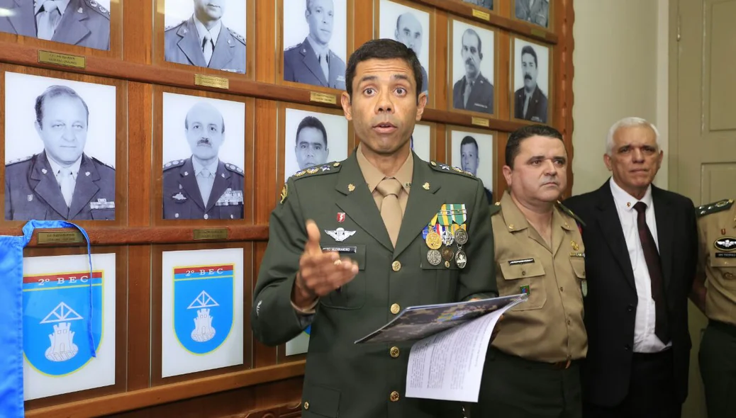 Tenente-coronel Alerrandro Leal Farias discursando