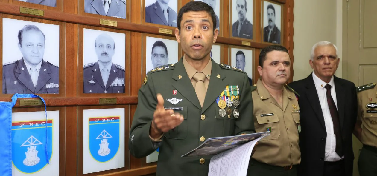 Tenente-coronel Alerrandro Leal Farias discursando