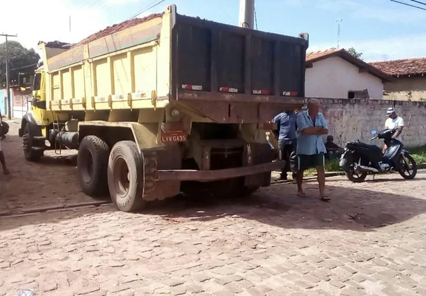 Caminhão envolvido no acidente que resultou na morte de Rafael