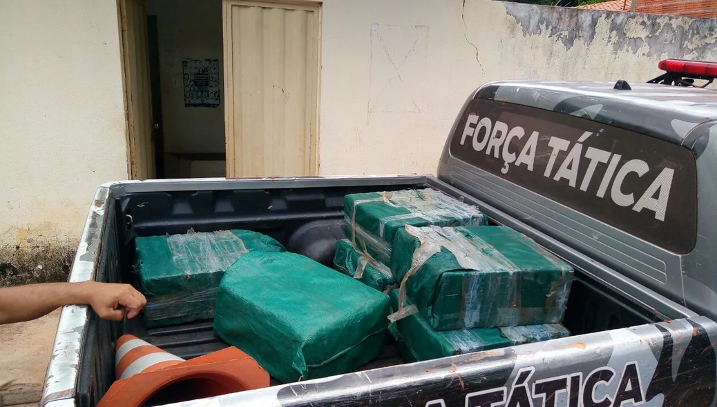 Droga apreendida dentro da aeronave clandestina em Barreiras do Piauí