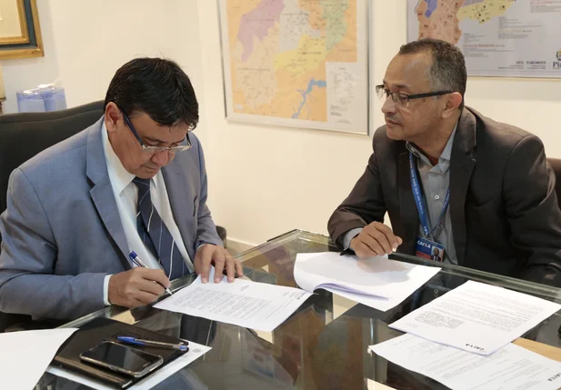 Wellington Dias assina contrato de aceite para liberação de empréstimo da Caixa Econômica Federal