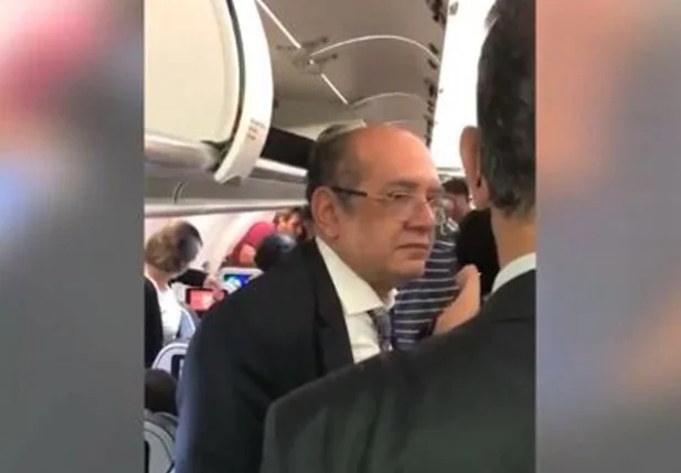 Gilmar Mendes é vaiado em avião