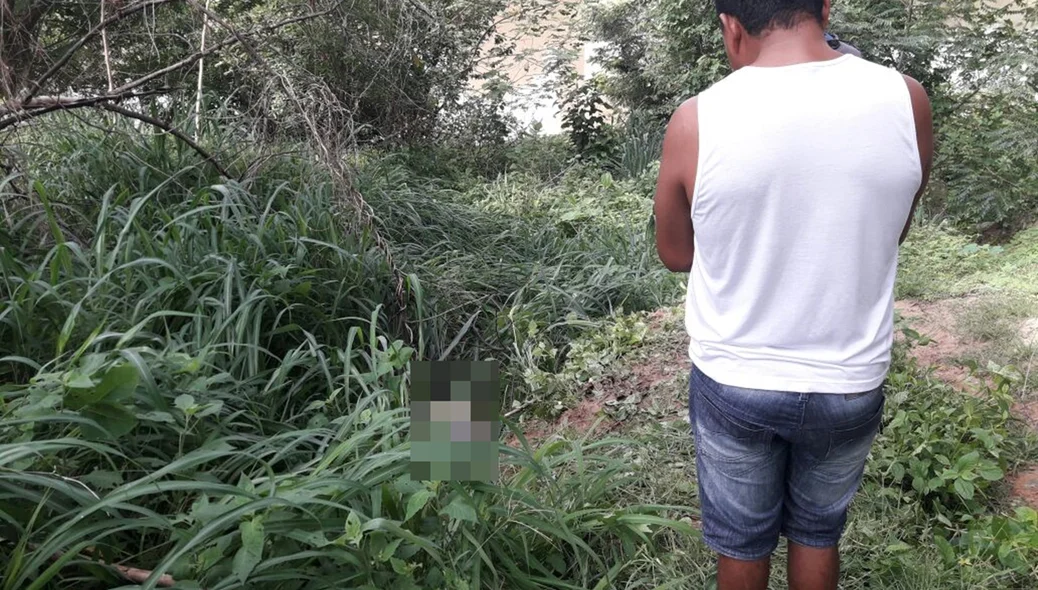 Filho da vítima rente ao corpo 