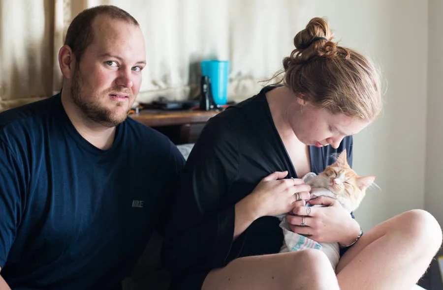 Lucy Schultz simulou primeira amamentação do animal de estimação