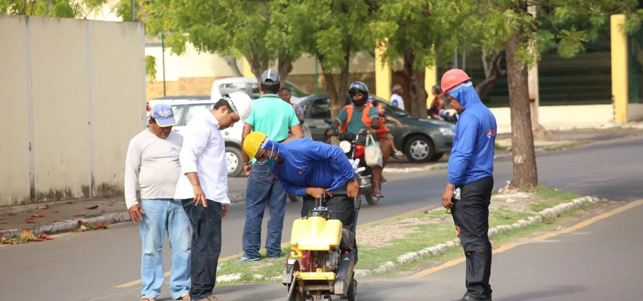 Prefeitura de Altos inicia revitalização da Avenida 12 de Outubro