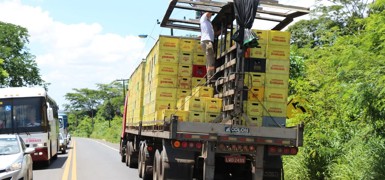 O acidente aconteceu na manhã desta terça-feira