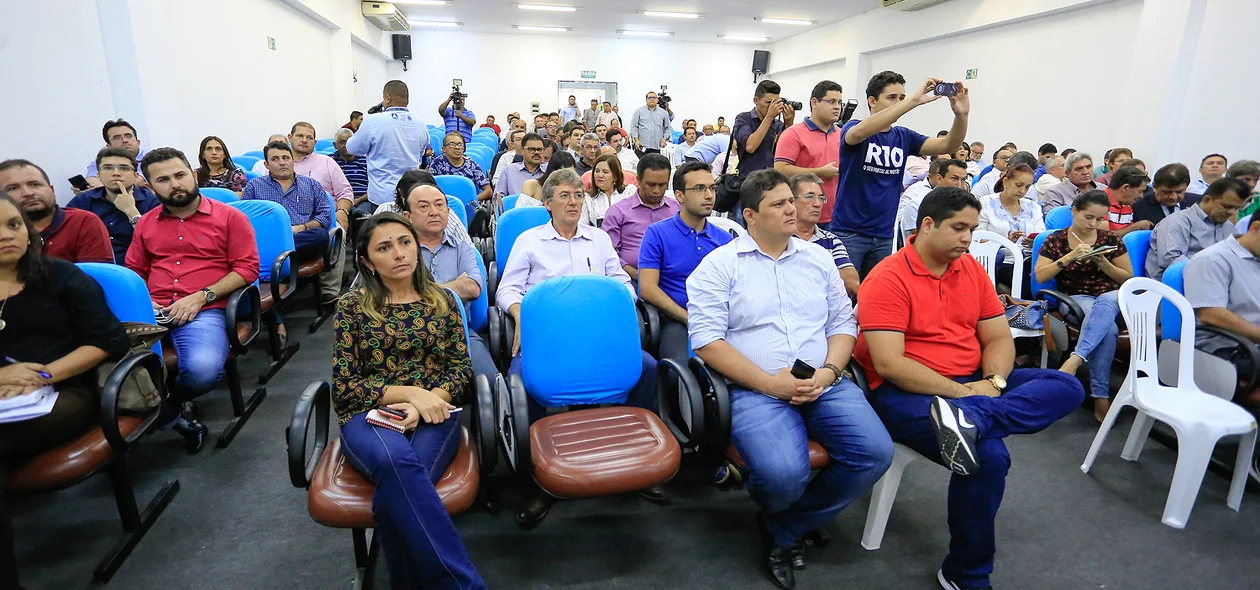 Prefeitos do Piauí em evento na APPM EM Teresina 