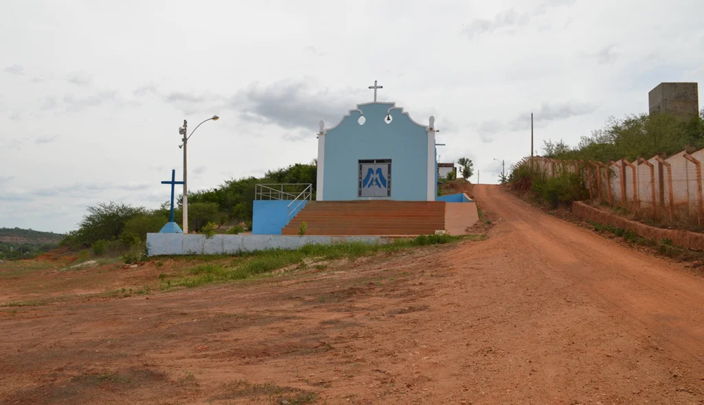 Acesso a Igreja católica sem calçamento