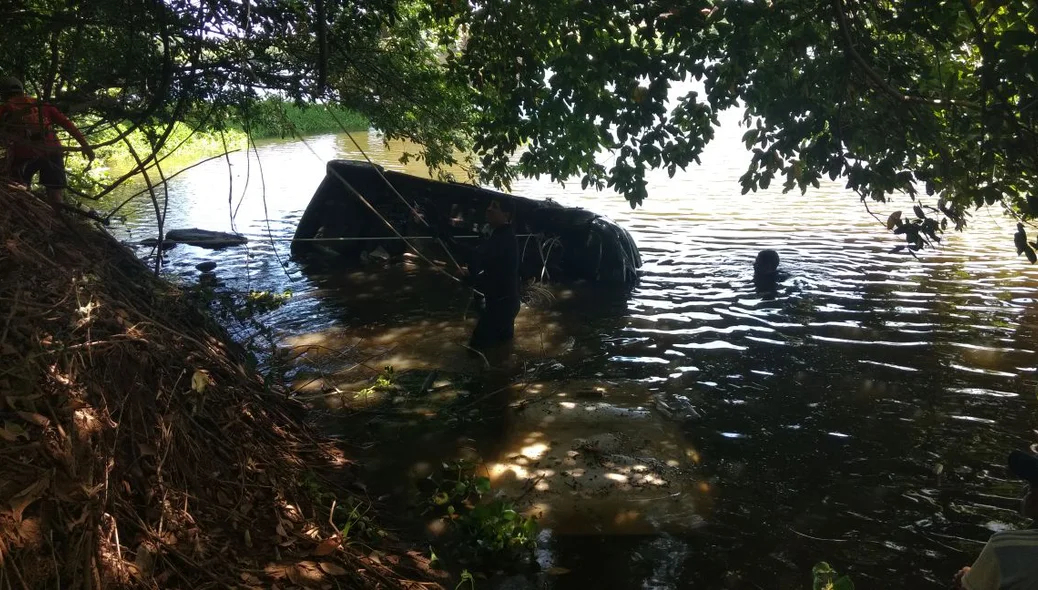 Motorista morreu após cair com carro dentro do rio Poti 