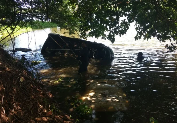Motorista morreu após cair com carro dentro do rio Poti 