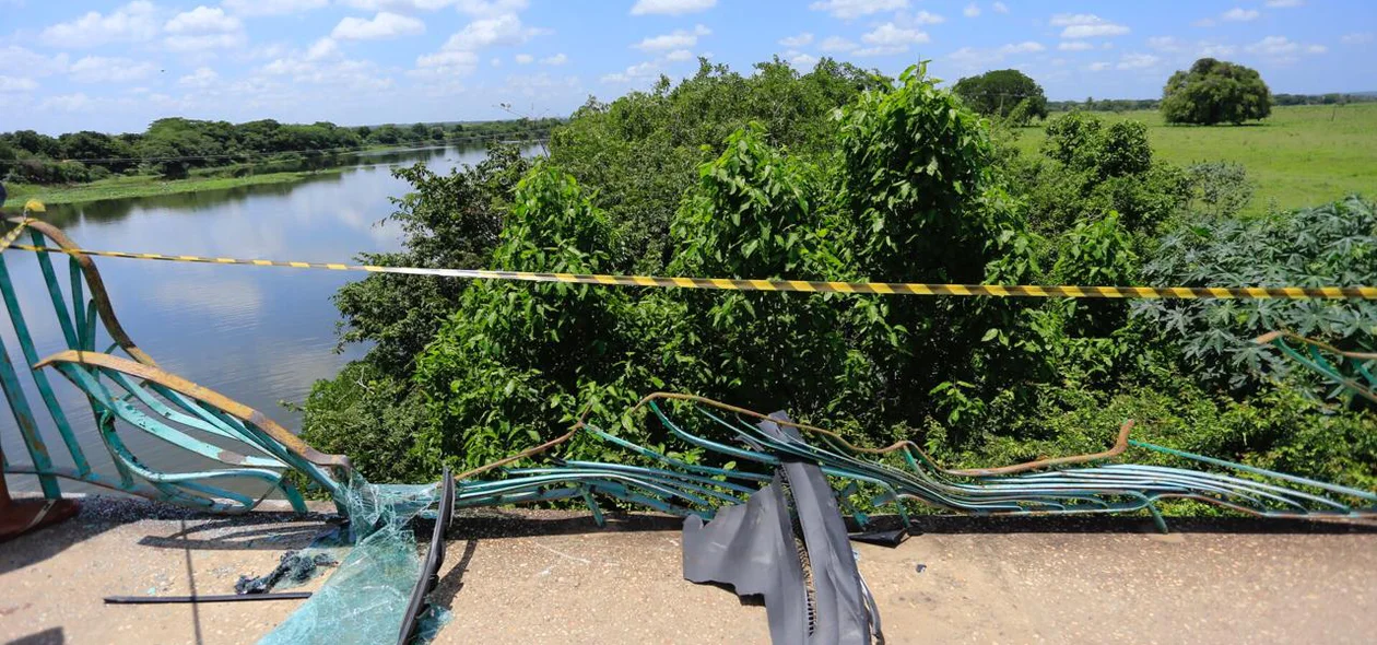 Local onde o carro caiu na Ponte do Poti Velho