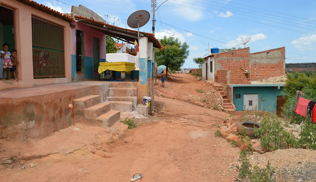 Rua sem calçamento