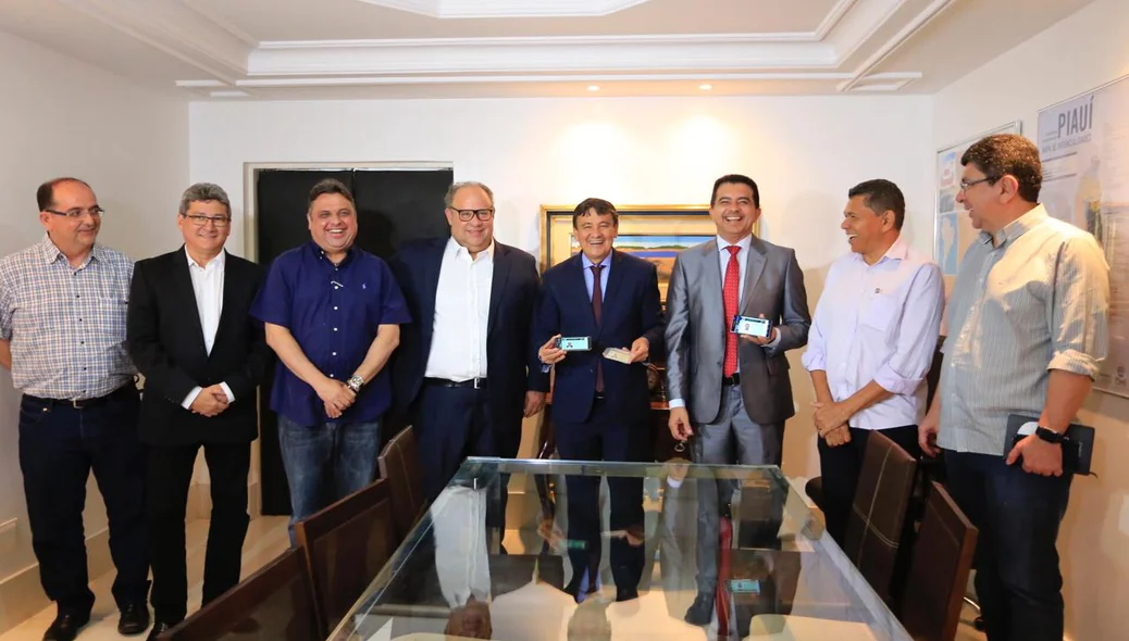 Autoridades em evento da CNH digital no Karnak 