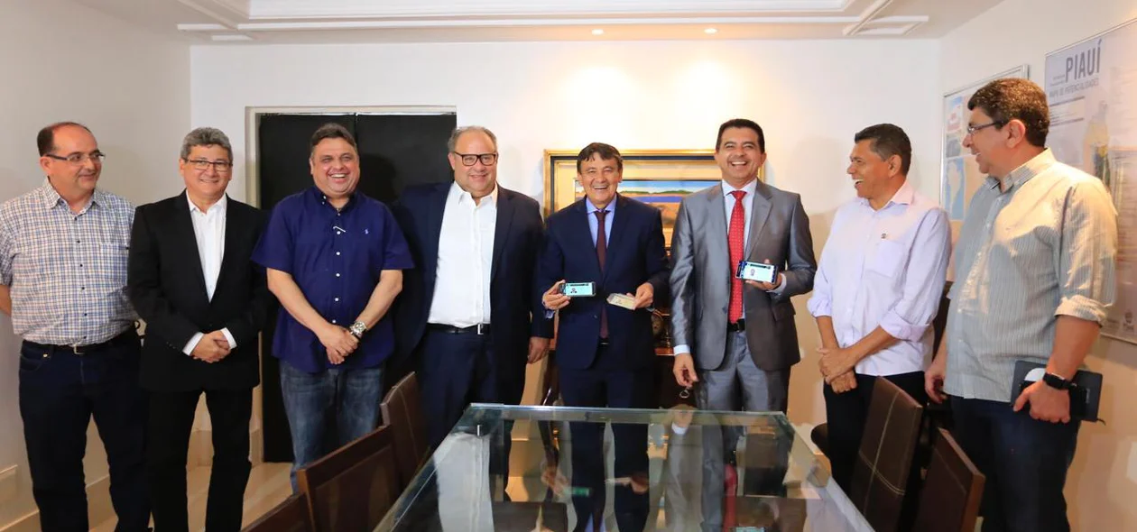 Autoridades em evento da CNH digital no Karnak 