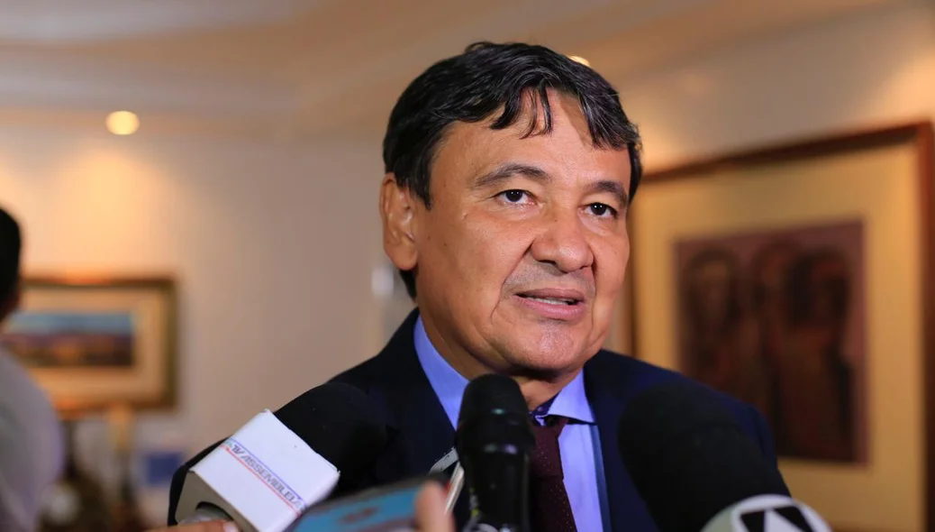 Governador Wellington Dias em evento sobre a CNH digital no Karnak 