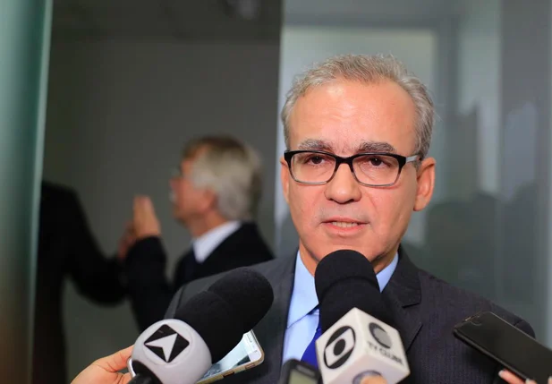 Prefeito Firmino Filho durante a solenidade de abertura do ano legislativo