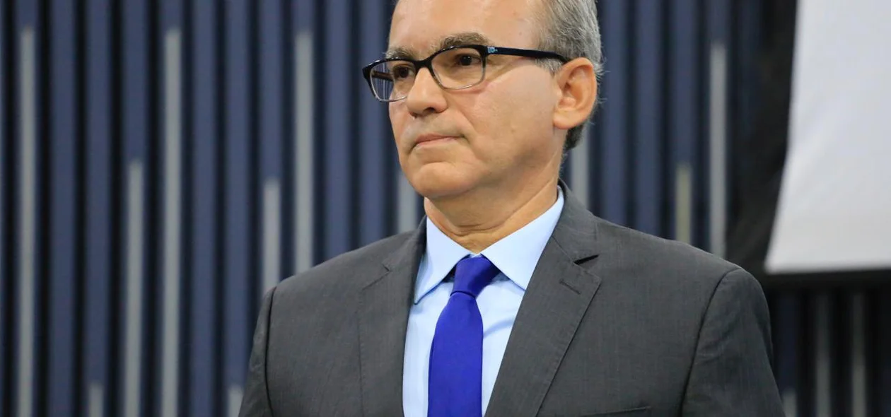 Prefeito Firmino Filho durante solenidade de abertura do ano legislativo da Câmara