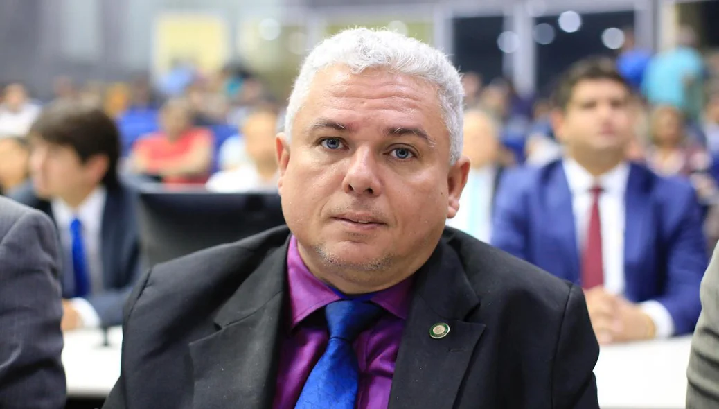 Vereador Fábio Dourado durante abertura do ano legislativo