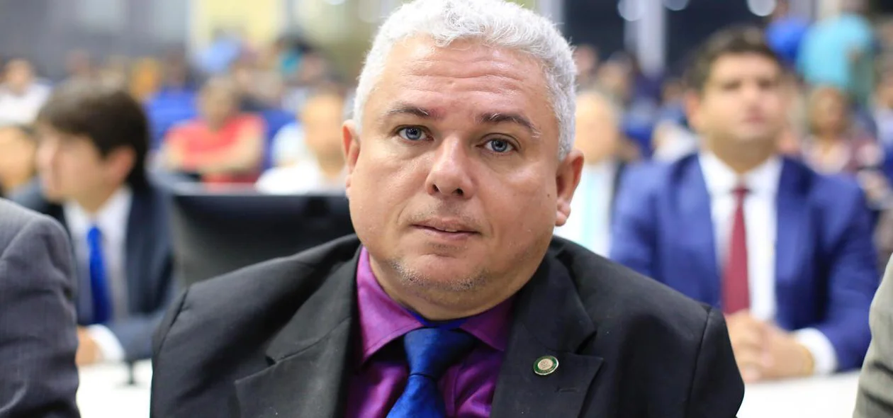 Vereador Fábio Dourado durante abertura do ano legislativo