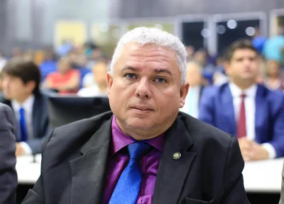 Vereador Fábio Dourado durante abertura do ano legislativo