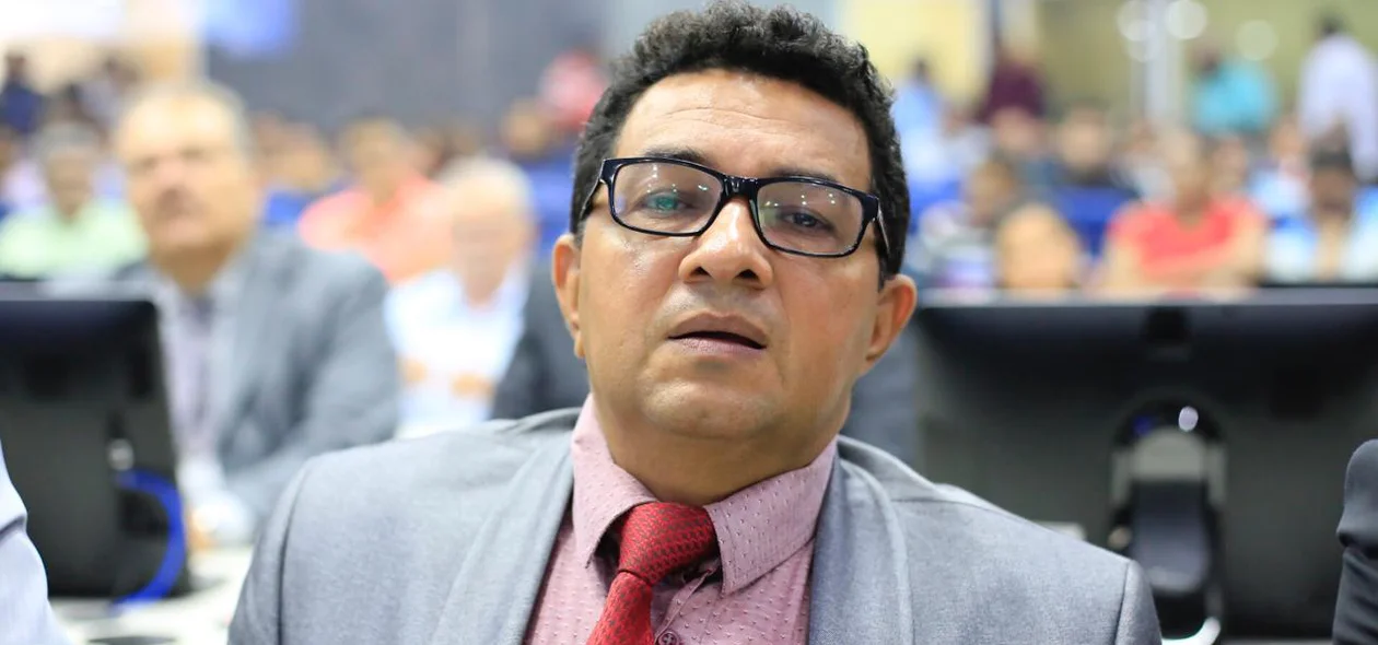 Vereador Valdemir Virgino durante abertura do ano legislativo