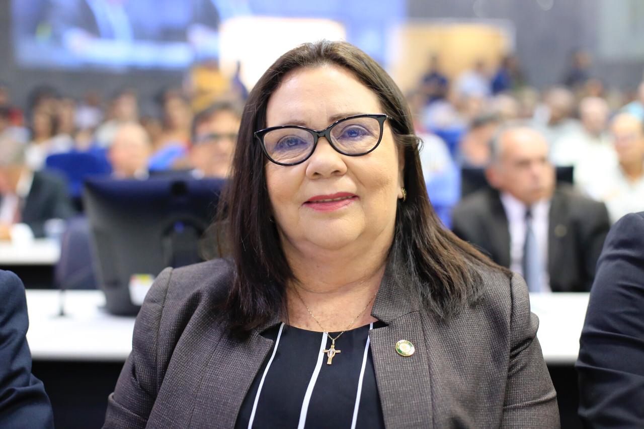 Vereadora Teresinha Medeiros durante abertura do ano legislativo