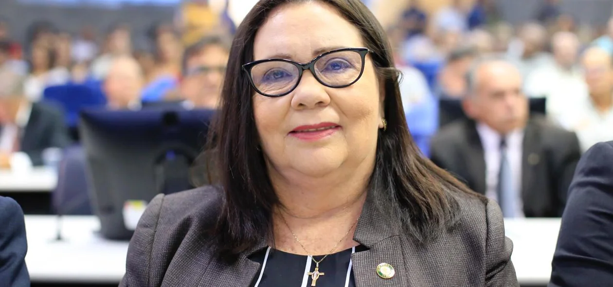Vereadora Teresinha Medeiros durante abertura do ano legislativo