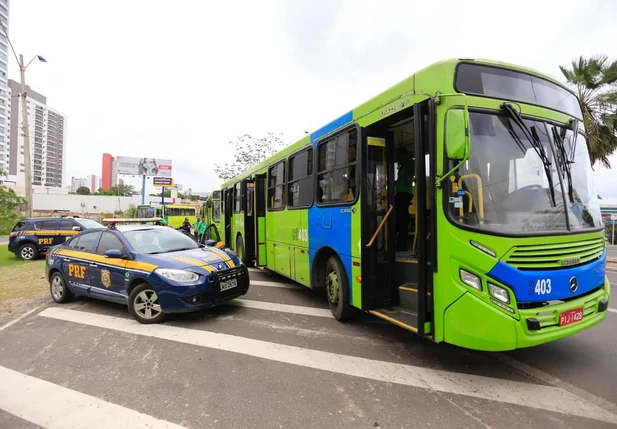 PRF apreende mais seis ônibus na zona leste de Teresina