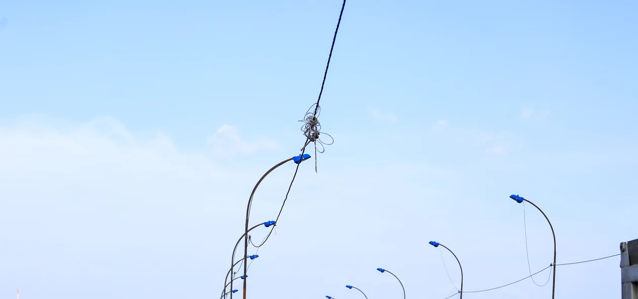 Fiação elétrica da ponte Tancredo Neves em Teresina 