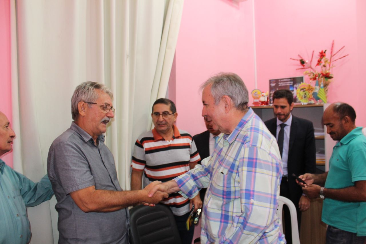 João Henrique e o prefeito de Barras Carlos Monte 