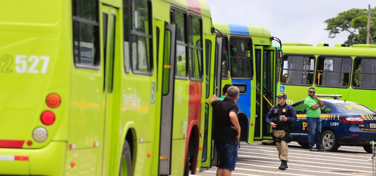 Mais ônibus apreendidos em nova fiscalização da PRF